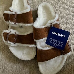 Birkenstock Arizona Shearling/Mink Sandal in
Natural, New With Tags in Box